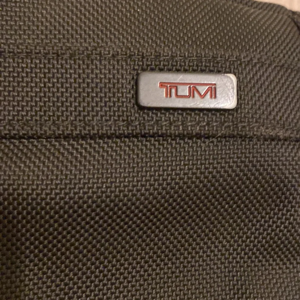 Tumi Alpha Slim Expandable Messenger Bag Black Ballistic Nylon Flip Over 22177DH
